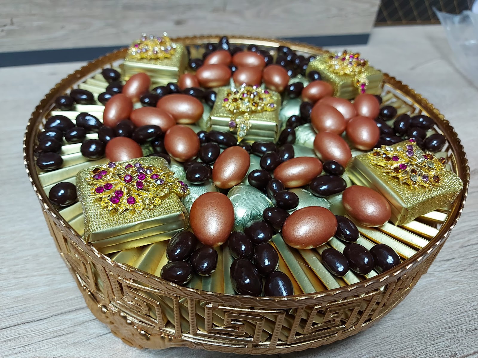 RAVZA ÇİKOLATA VE ÇİÇEKÇİLİK